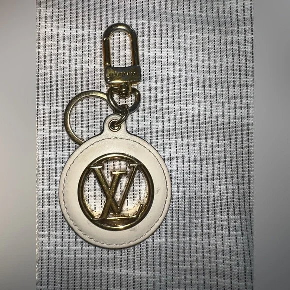 Louis Vuitton Blue & Cream LV Circle Logo Keychain w/ COA, Dust Bag & Box - Picture 4 of 6